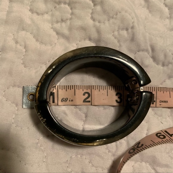 ❤️Chanel black resin hinged bangle w/ crystal,2008 Spring Collection❤️ - Picture 7 of 9